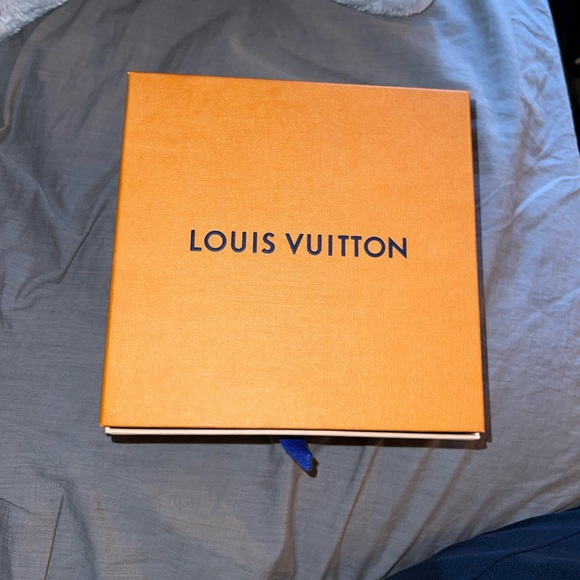 Brand new Louis Vuitton belt i got wrong size - Picture 7 of 7